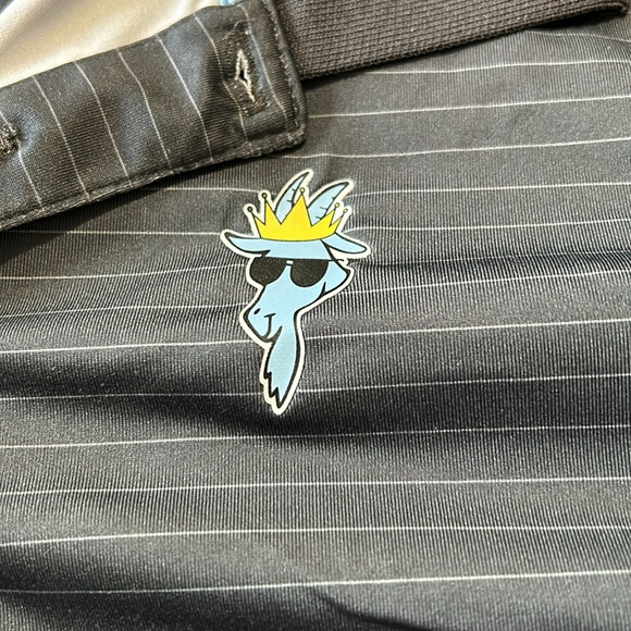 Men’s golf shirt. Dark grey with pin stripes. - Picture 4 of 5